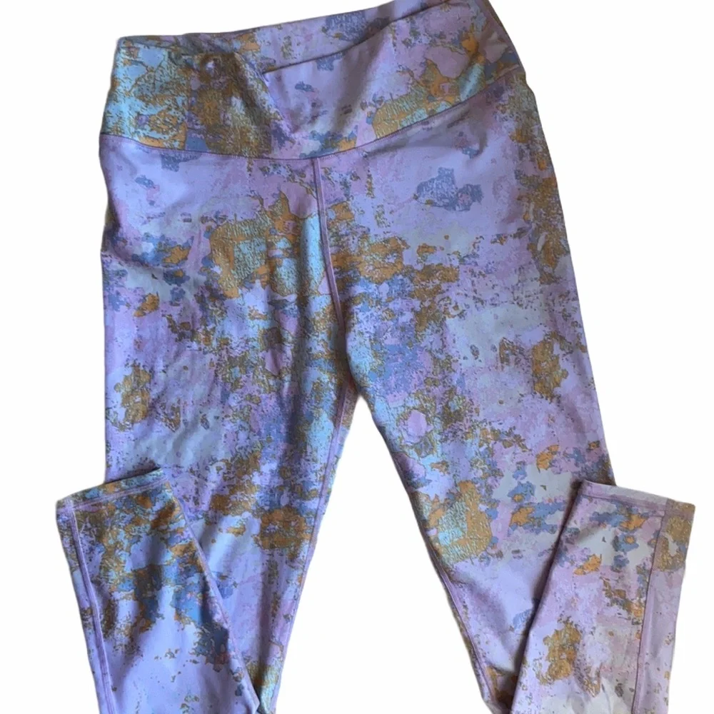 Fabletics High-Waisted Printed PowerHold® Legging - Picture 3 of 7